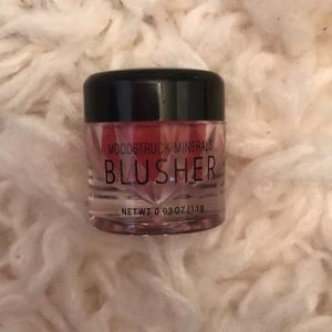 Younique Moonstruck minerals blusher “scandalous”